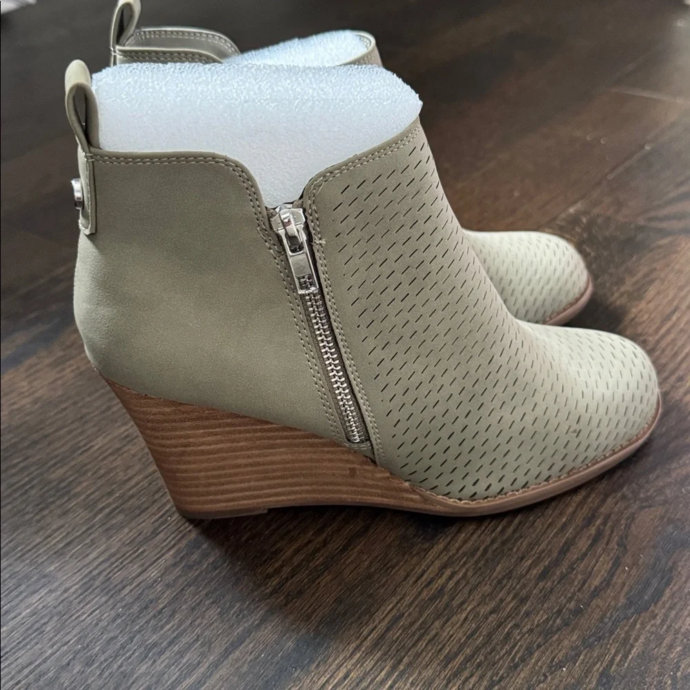 🔵 DV By Dolce Vita Guston Olive Bootie Size 7.5 Leather Wrap Wedge Heel New